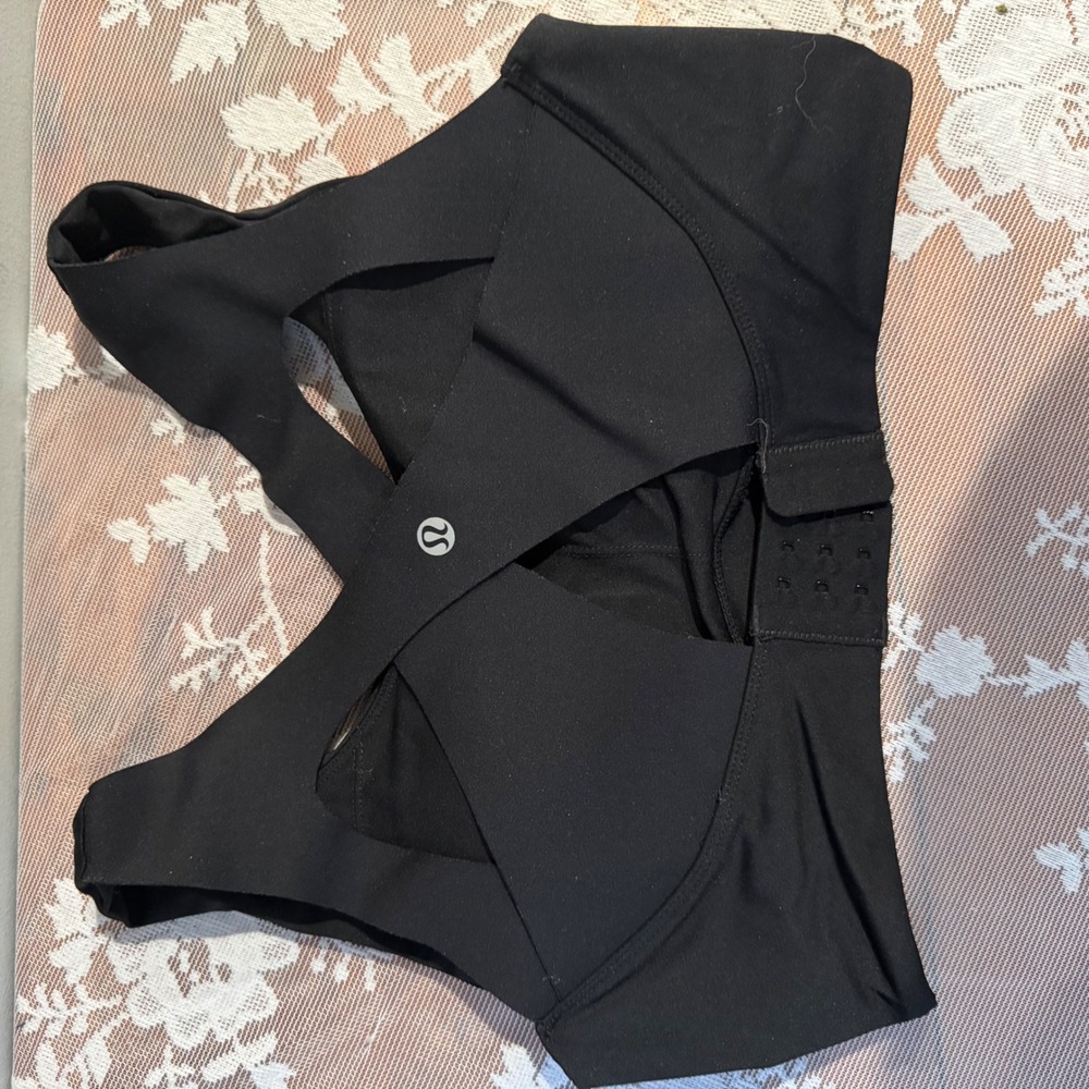 Lululemon Style Sports Bra Womens XL Black Excellent Criss Cross Back Support